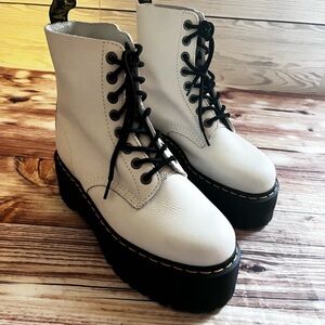 Stylish White Platform Boots